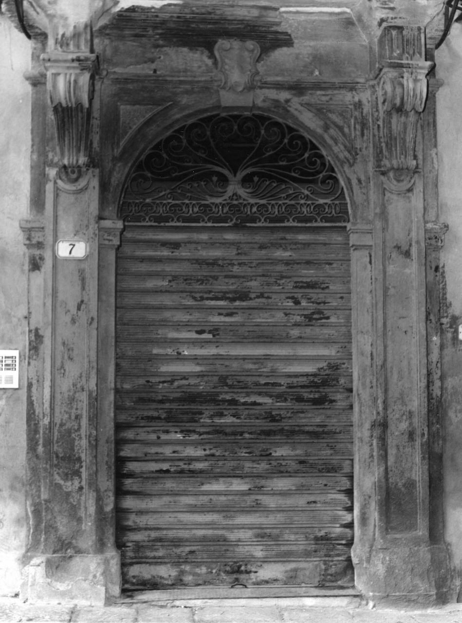 portale - manifattura toscana (seconda metà sec. XVIII)