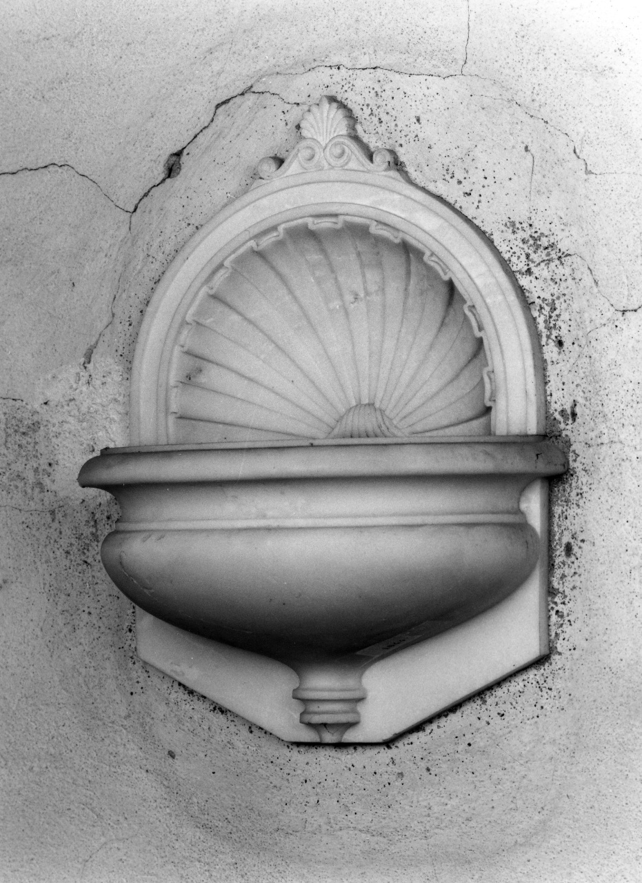 acquasantiera da parete - manifattura toscana (seconda metà sec. XVIII)