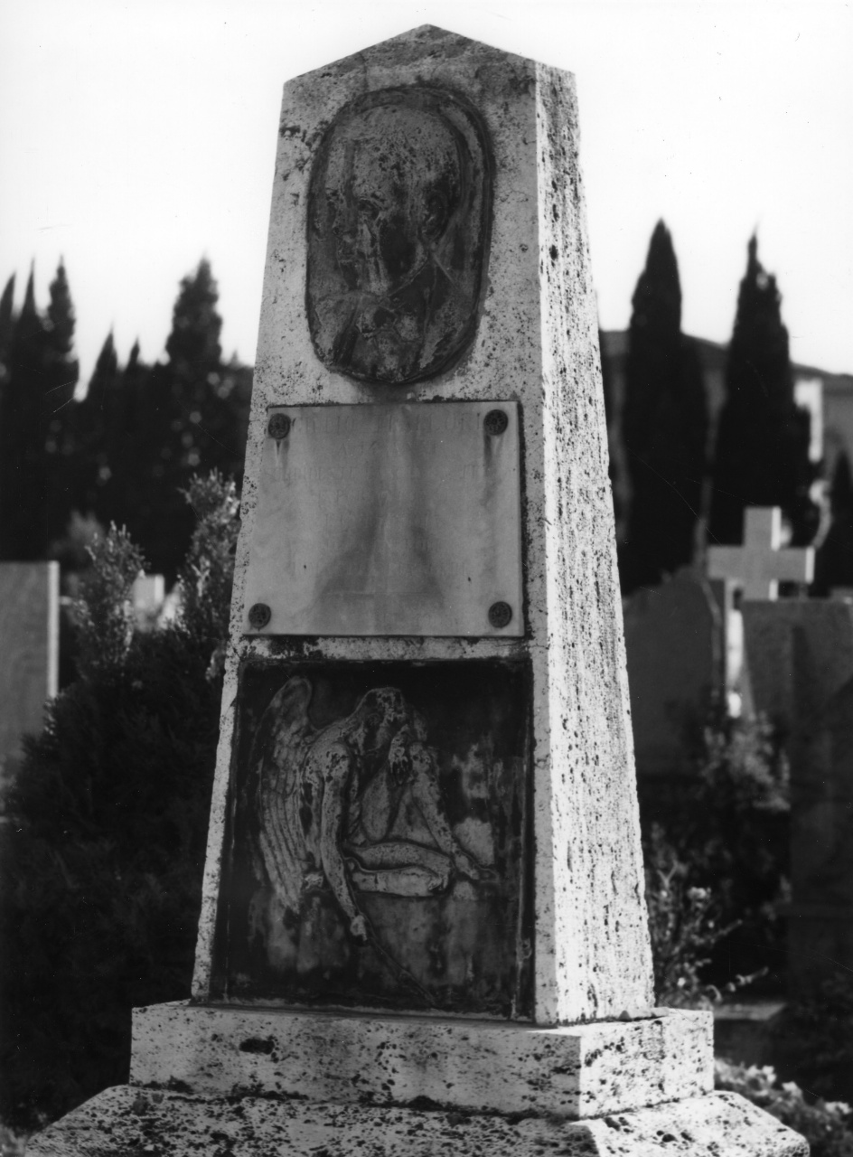 ritratto di Giulio Trallori, figura maschile alata (monumento funebre) di Faggi A (sec. XX)