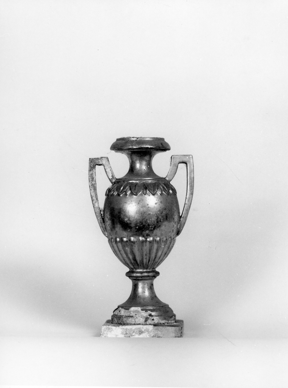 vaso d'altare con composizione floreale - produzione fiorentina (ultimo quarto sec. XVIII)