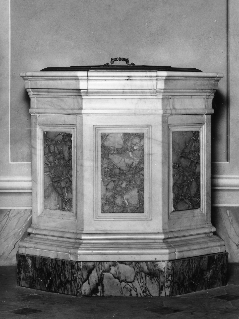 fonte battesimale - manifattura fiorentina (ultimo quarto sec. XVIII)