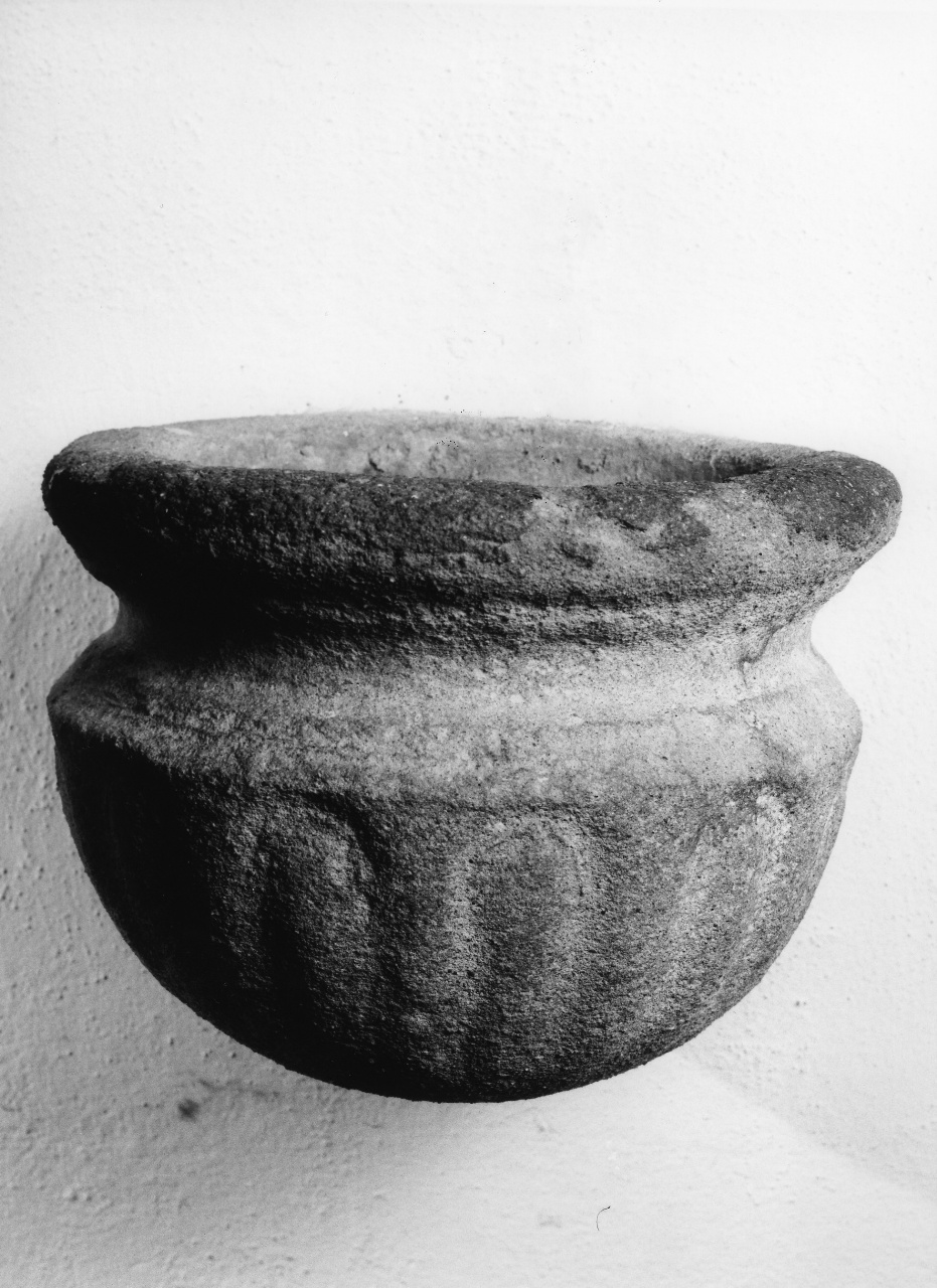 acquasantiera da parete - produzione toscana (seconda metà sec. XVI)