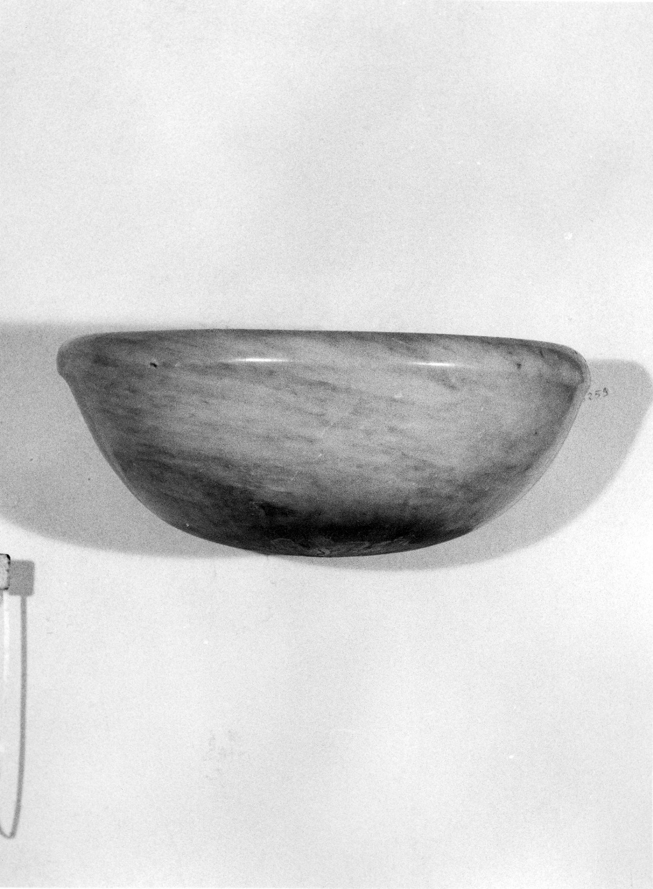 acquasantiera da parete, serie - produzione toscana (seconda metà sec. XIX)