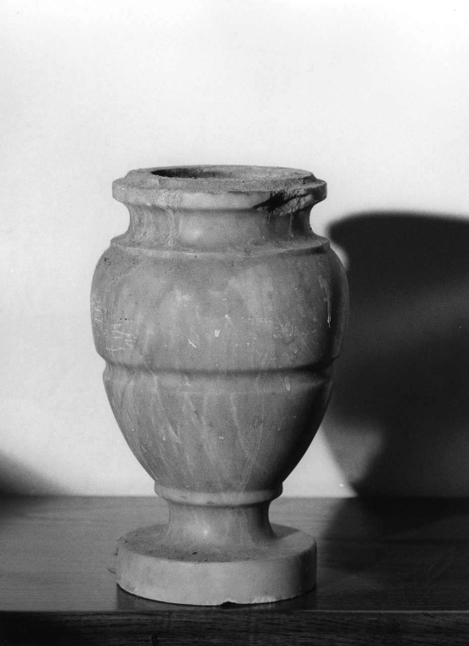 vaso, serie - produzione toscana (primo quarto sec. XX)