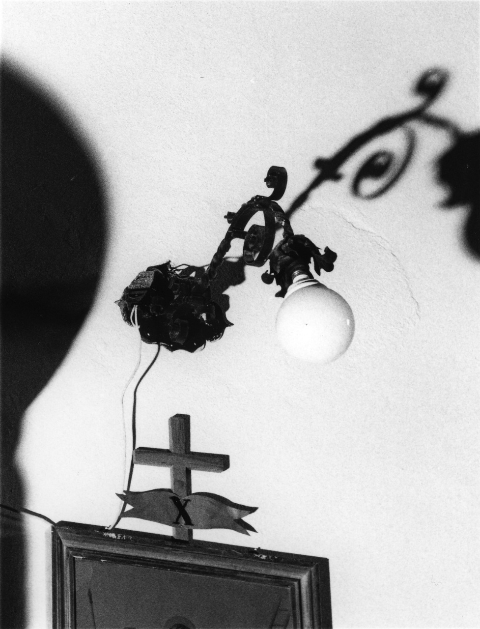 lampada - a muro, serie - produzione toscana (sec. XX)