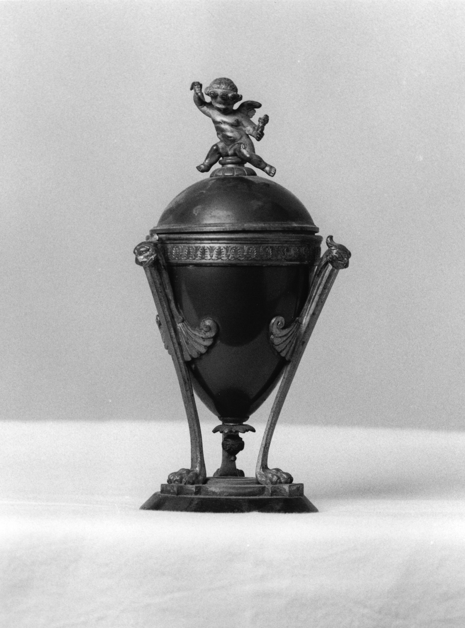 vaso - bottega italiana (terzo quarto sec. XIX)