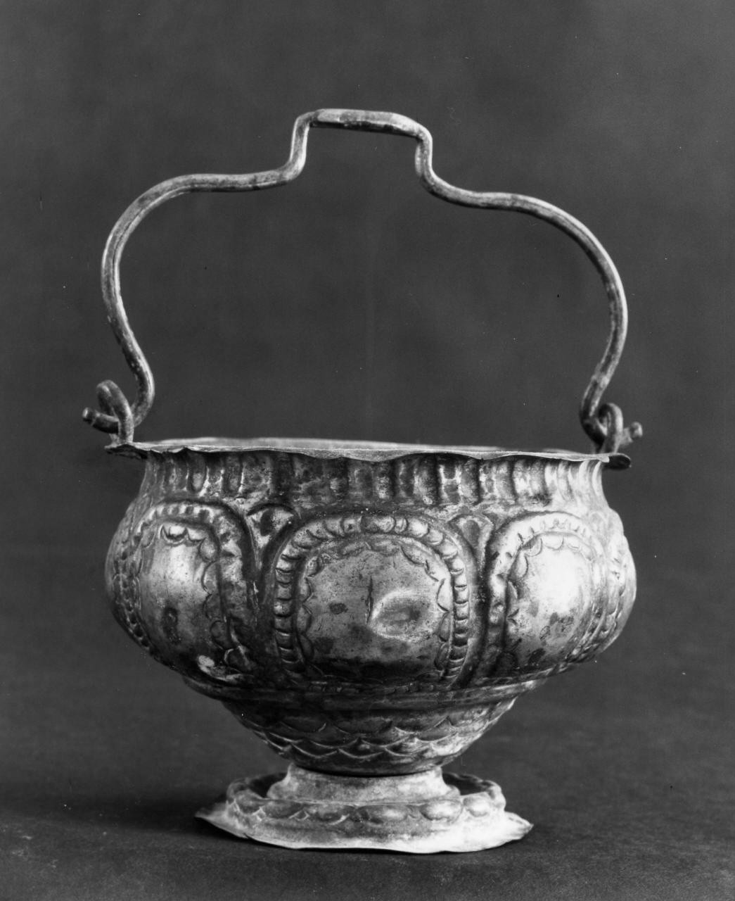 secchiello per l'acqua benedetta - produzione toscana (sec. XVII)