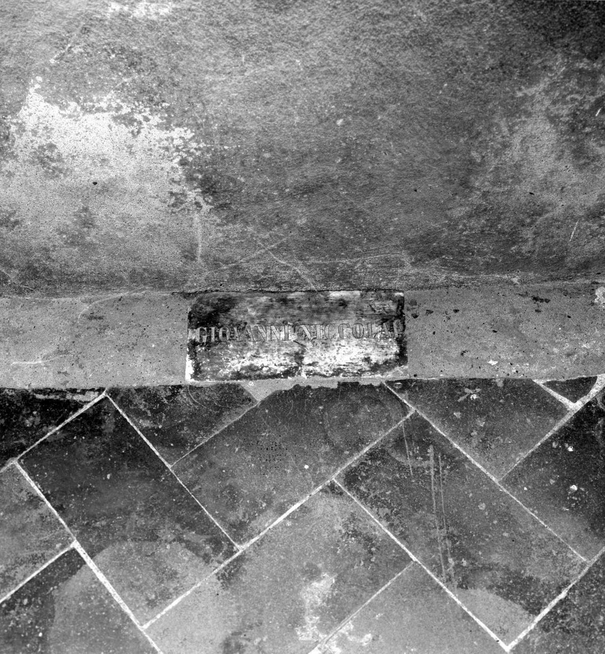 lapide tombale - bottega toscana (secc. XIX/ XX)