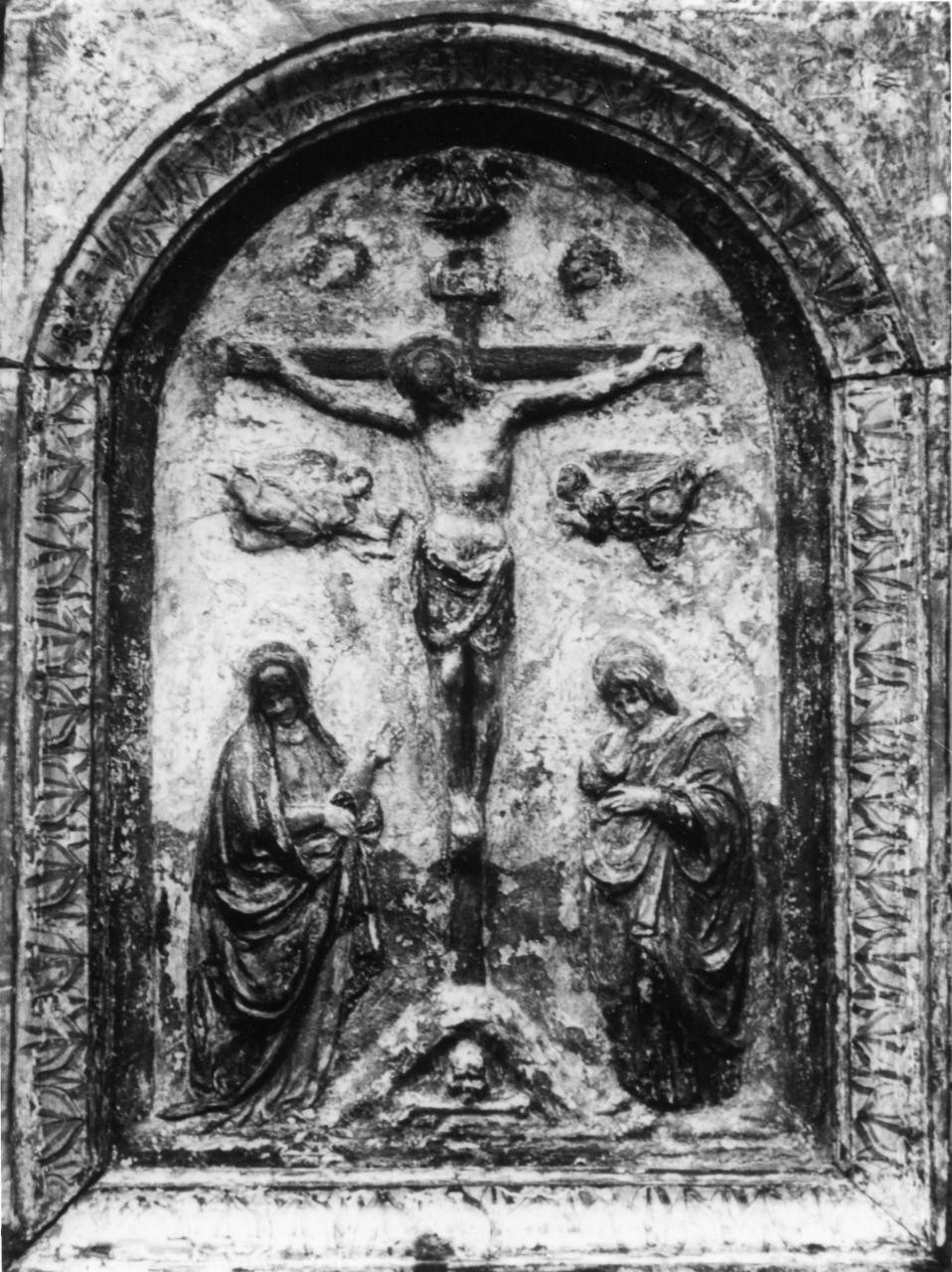 crocifissione (rilievo) di Benedetto da Maiano (bottega) (sec. XV)