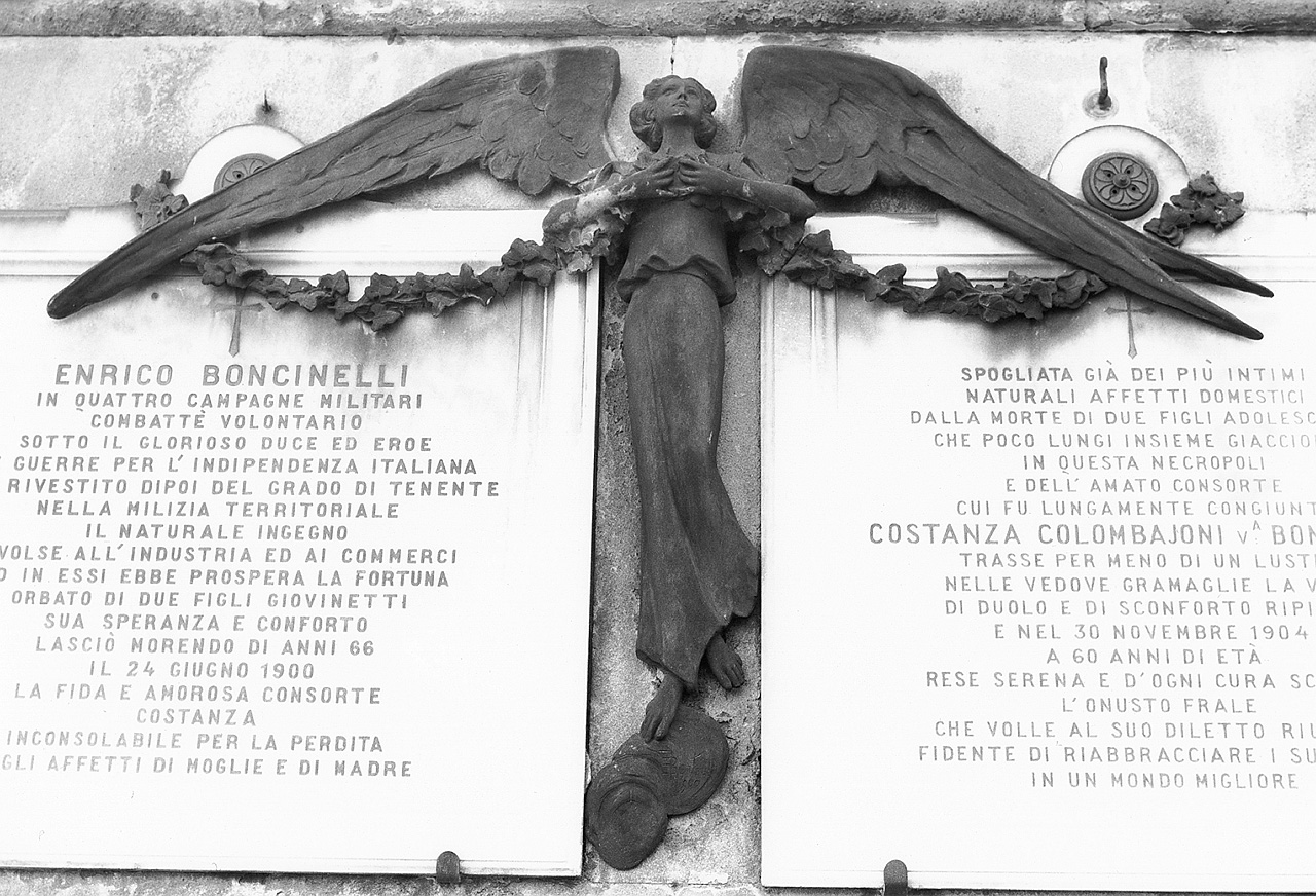 angelo (rilievo) di Bertelli Ferdinando (sec. XX)