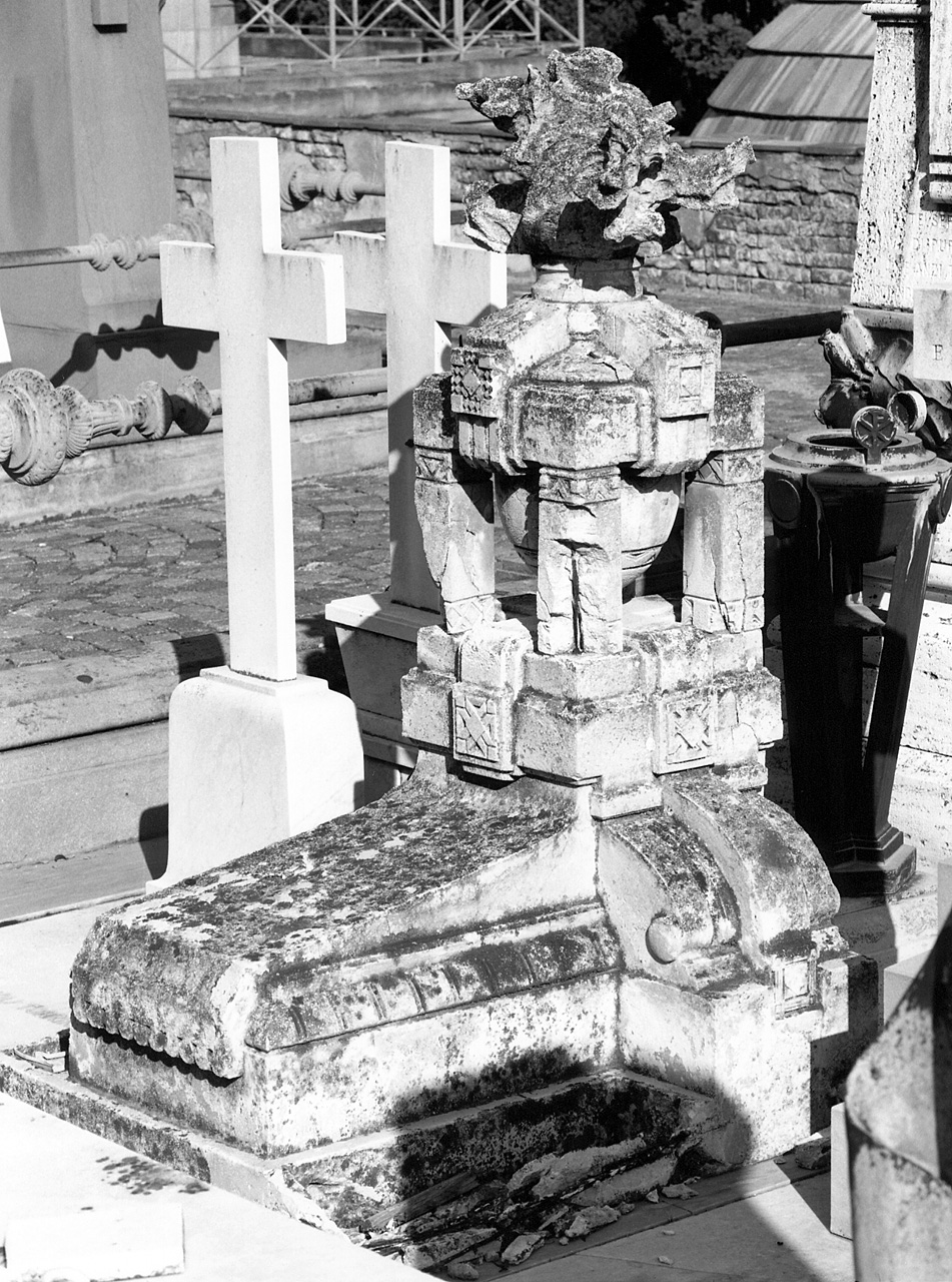 monumento funebre - ambito toscano (sec. XX)