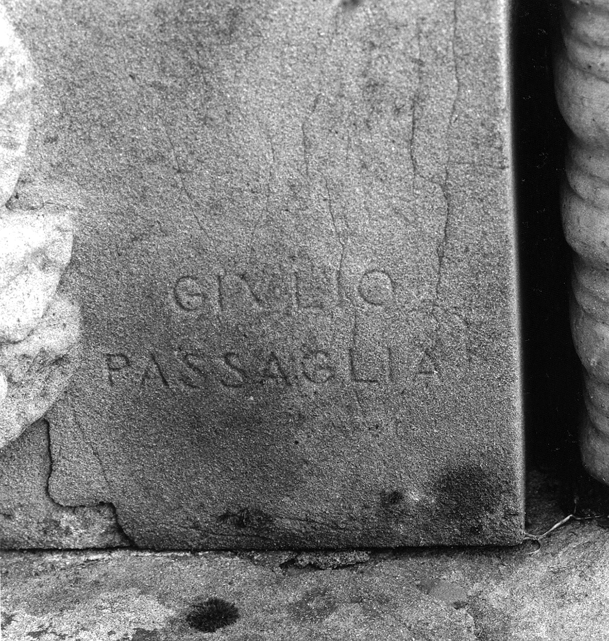 monumento funebre di Passaglia Giulio (sec. XX)