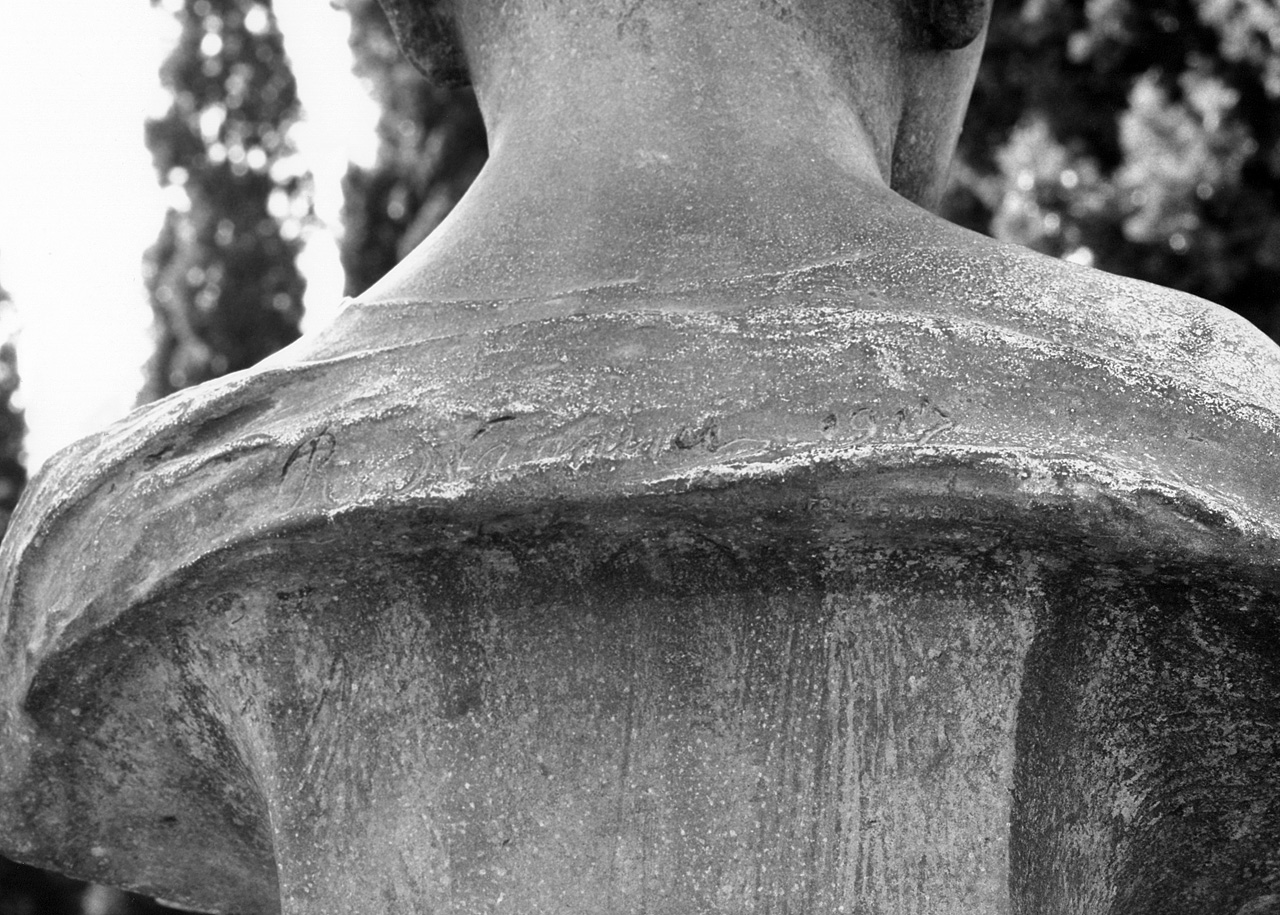 bambina (busto) di Nannini R (sec. XX)
