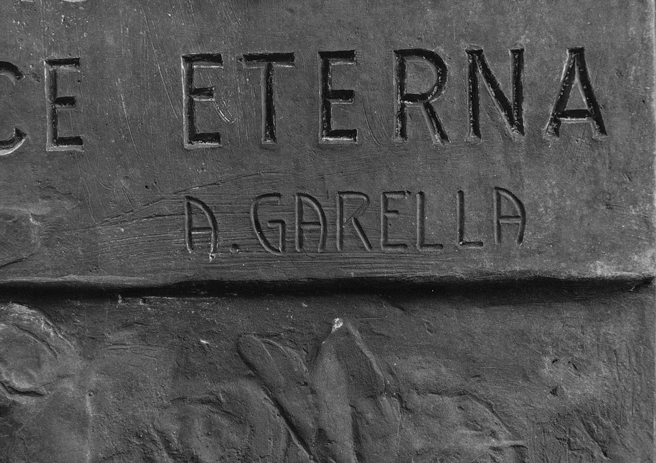 angelo (rilievo) di Garella Antonio (sec. XX)