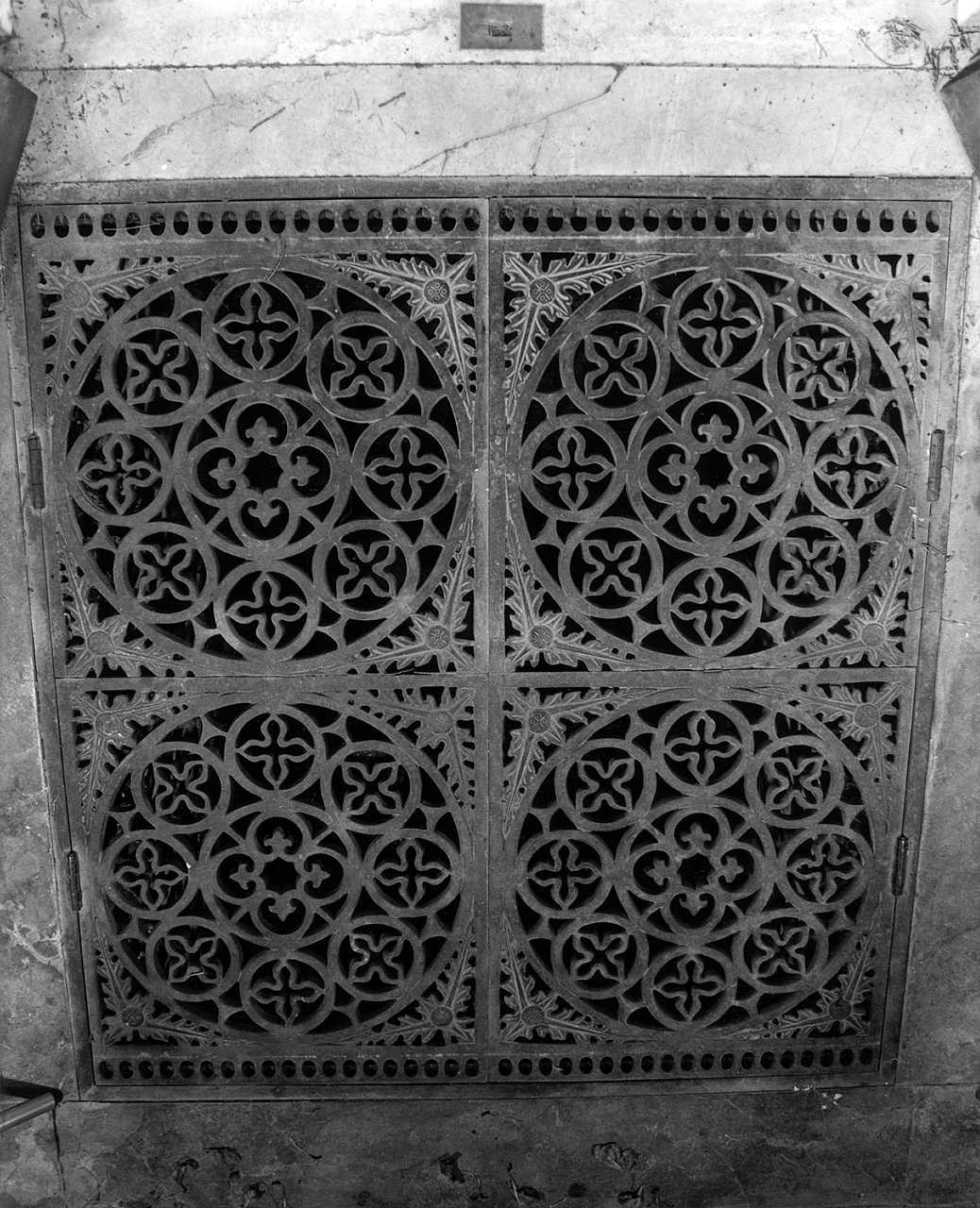 grata pavimentale - manifattura toscana (sec. XX)