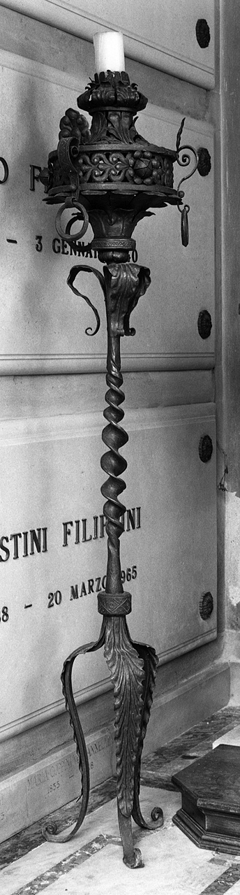 candelabro, serie - produzione toscana (sec. XX)