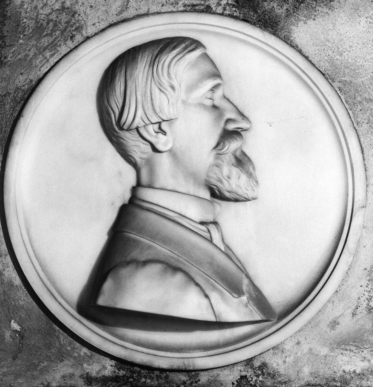 ritratto d'uomo (rilievo) di Della Nave Enrico (cerchia) (sec. XIX)