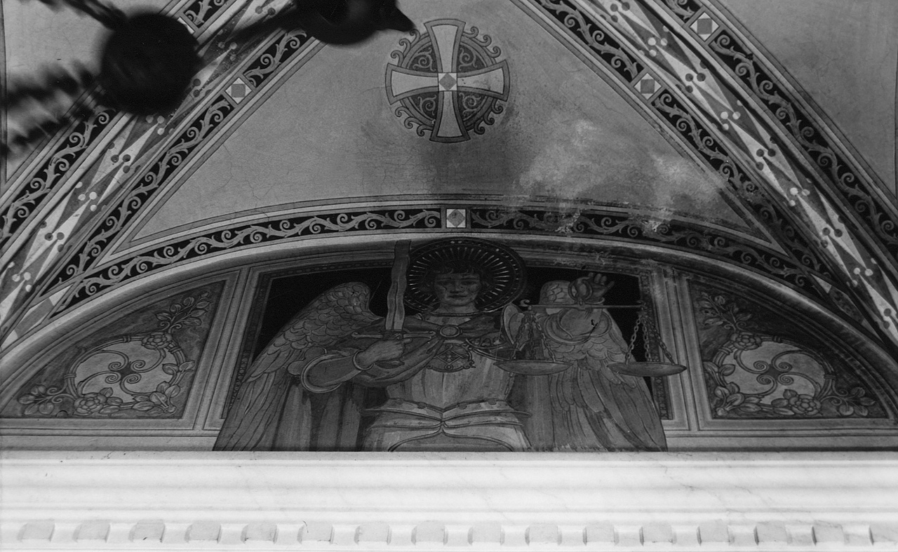 stemma gentilizio della famiglia Fiori, san Michele arcangelo, Madonna addolorata, stemma gentilizio (dipinto, complesso decorativo) - ambito fiorentino (sec. XX)