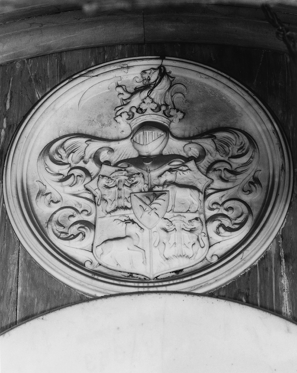 stemma gentilizio (rilievo) - manifattura fiorentina (sec. XIX)