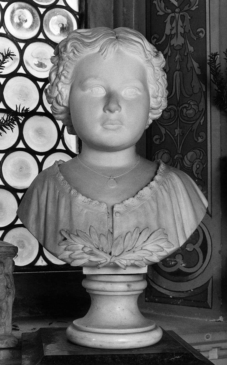 ritratto di donna (busto) di Duprè Amalia (sec. XX)