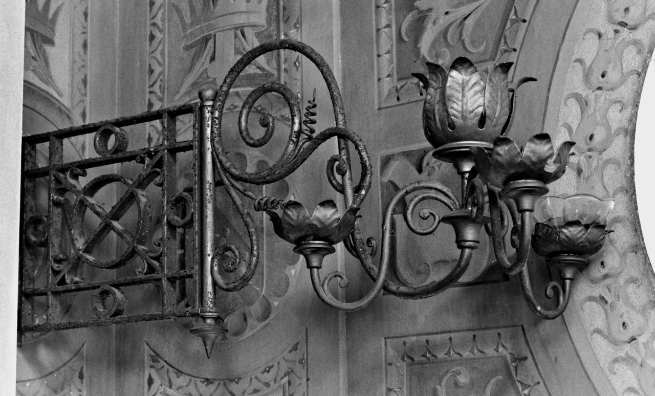 lampada - a muro, serie - produzione toscana (fine/inizio secc. XIX/ XX)