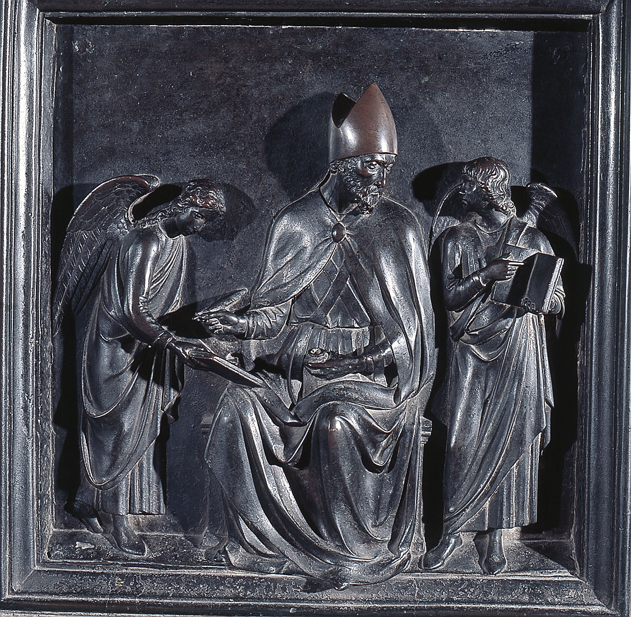 Sant'Agostino tra due angeli (formella) di Della Robbia Luca, Maso di Bartolommeo, Michelozzi Michelozzo, Domenico di Domenico da Prato, Giovanni di Bartolommeo, Bartolomeo di Fruosino (sec. XV)