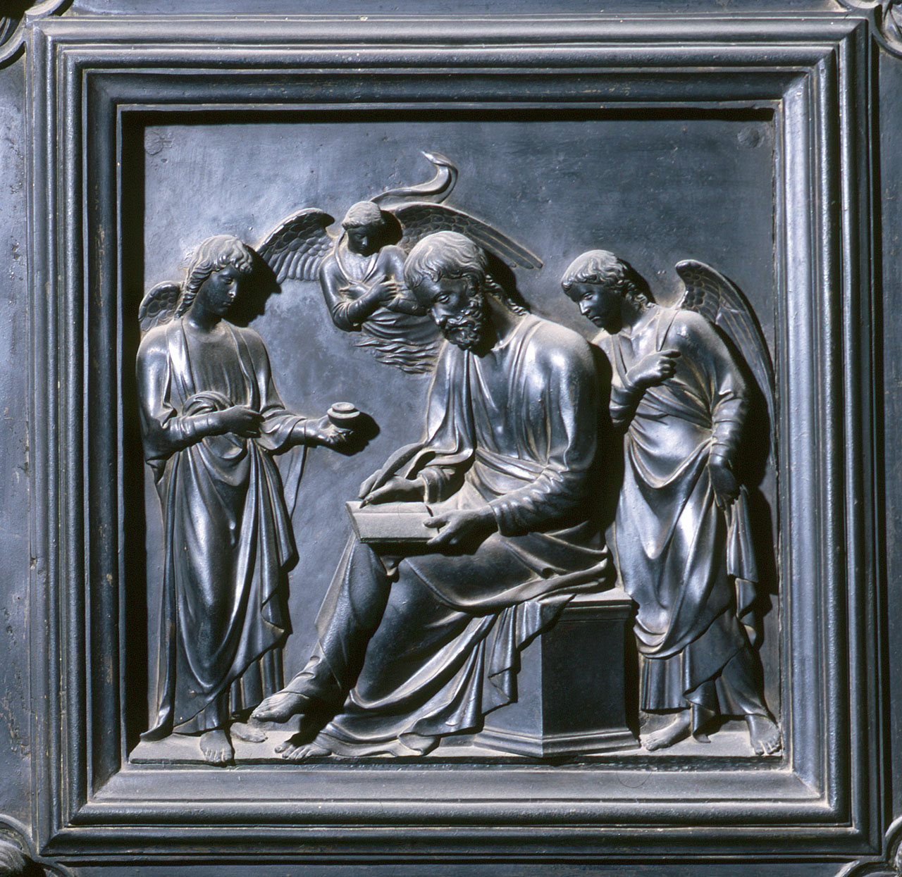 San Matteo tra due angeli (formella) di Della Robbia Luca, Maso di Bartolommeo, Michelozzi Michelozzo, Domenico di Domenico da Prato, Giovanni di Bartolommeo, Bartolomeo di Fruosino (sec. XV)