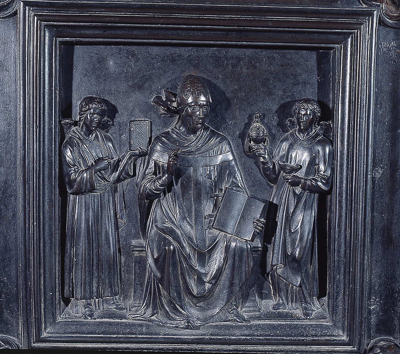 San Gregorio Magno tra due angeli (formella) di Della Robbia Luca, Maso di Bartolommeo, Michelozzi Michelozzo, Domenico di Domenico da Prato, Giovanni di Bartolommeo, Bartolomeo di Fruosino (sec. XV)