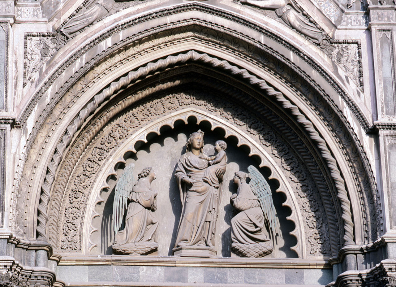 Madonna con Bambino e angeli (gruppo scultoreo) di Lamberti Niccolò di Pietro detto Pela, Bandini Giovanni detto Giovanni dell'Opera (secc. XIV/ XV)
