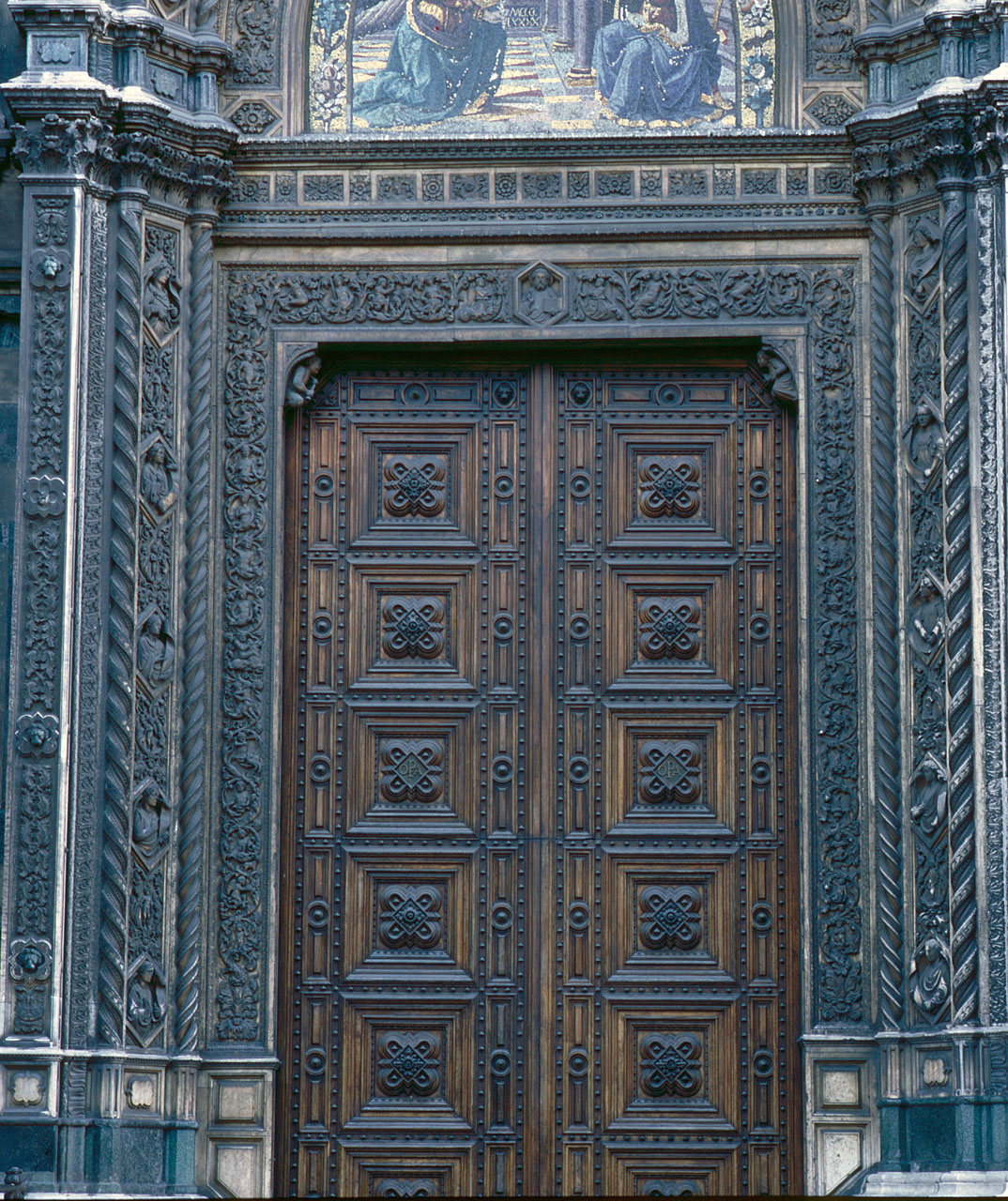 Cristo, due angeli, tralcio di foglie d'acanto, putti (decorazione plastico-architettonica) di Giovanni d'Ambrogio (attribuito) (sec. XIV)
