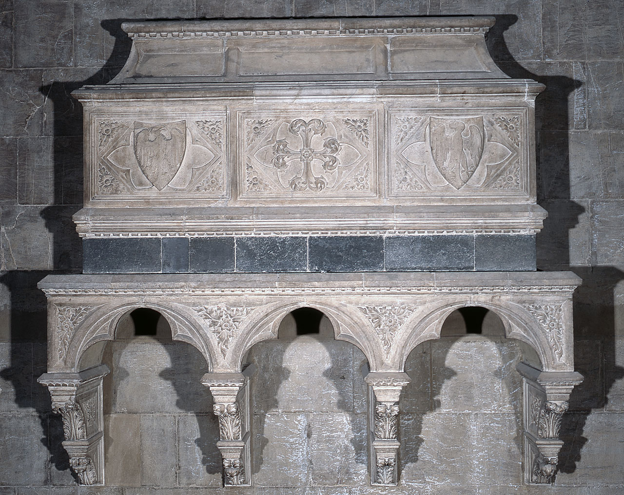 sarcofago - bottega fiorentina (sec. XIV)