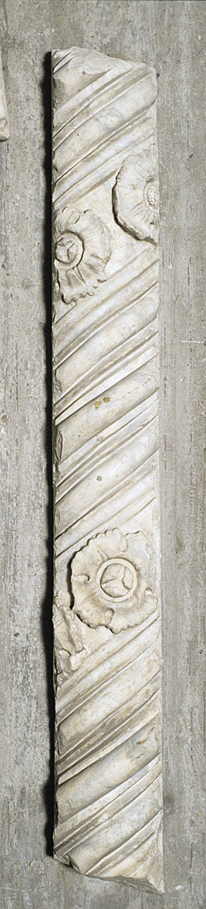 colonnina tortile, frammento di Arnolfo di Cambio (bottega) (secc. XIII/ XIV)