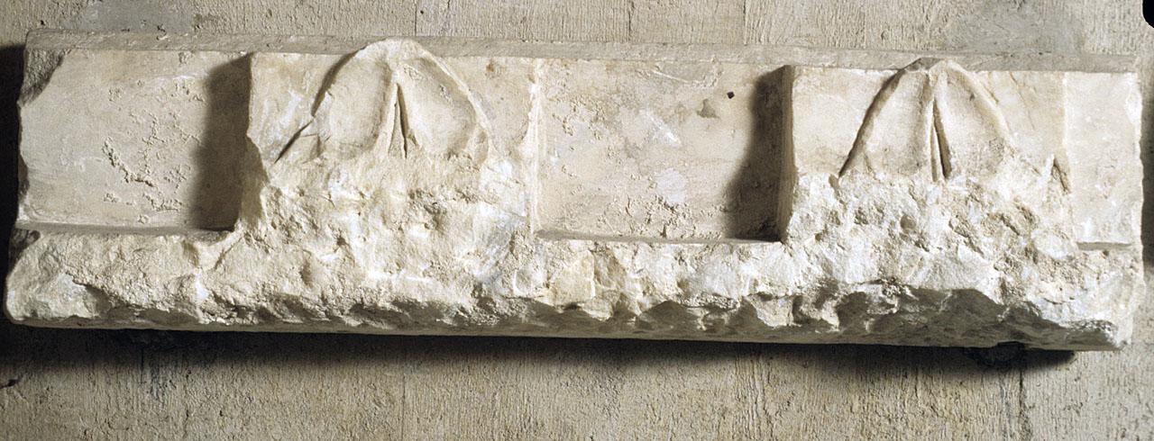 decorazione plastica, frammento di Arnolfo di Cambio (bottega) (secc. XIII/ XIV)