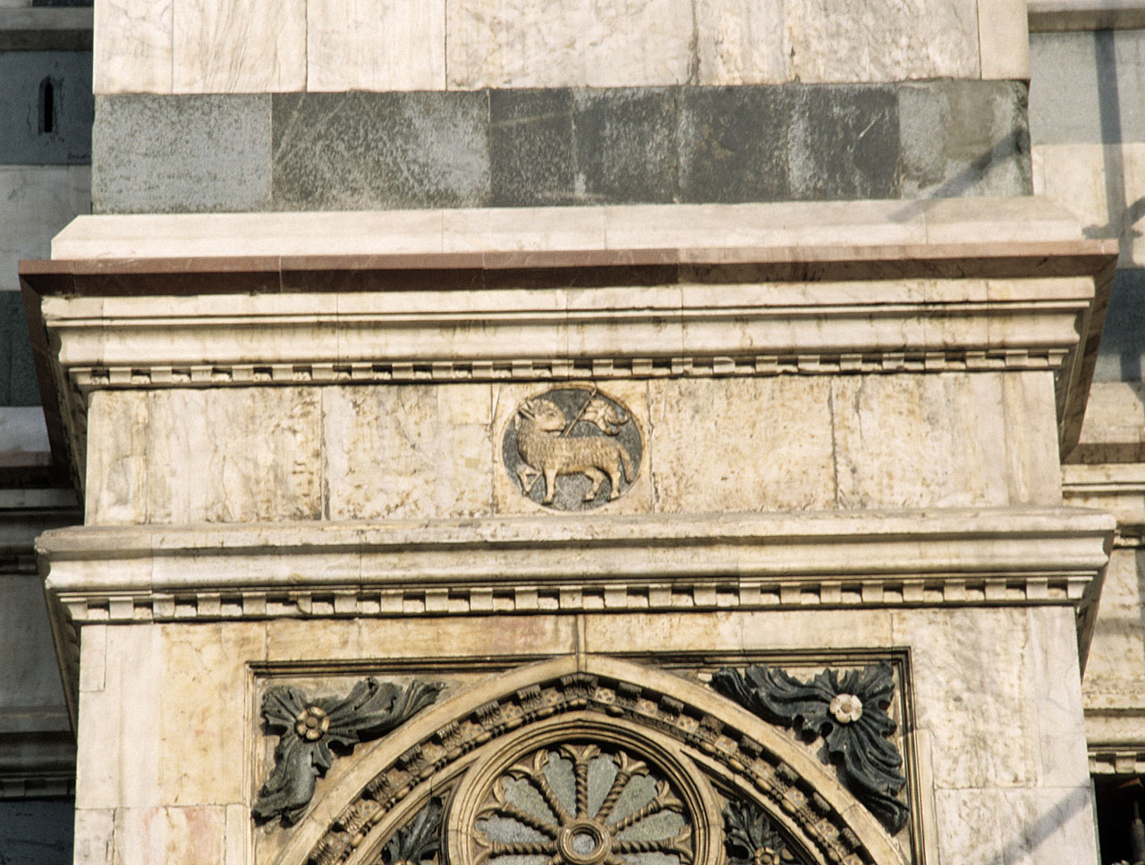 Stemma dell'Arte della Lana (rilievo) - bottega fiorentina (seconda metà sec. XIV)