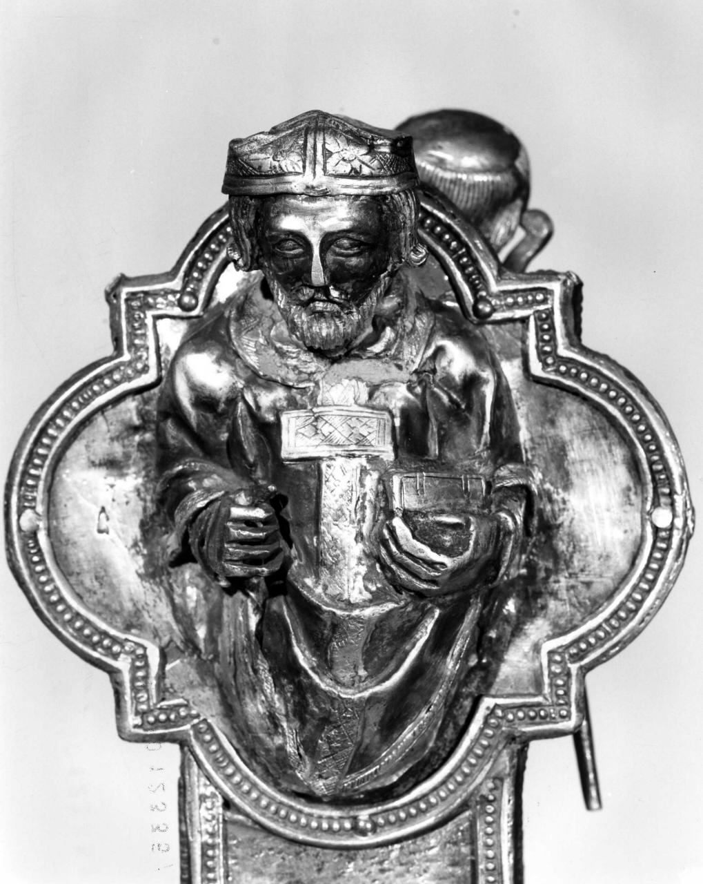 Santo vescovo (placchetta di croce processionale) - manifattura pistoiese (inizio, inizio sec. XIV, sec. XV)