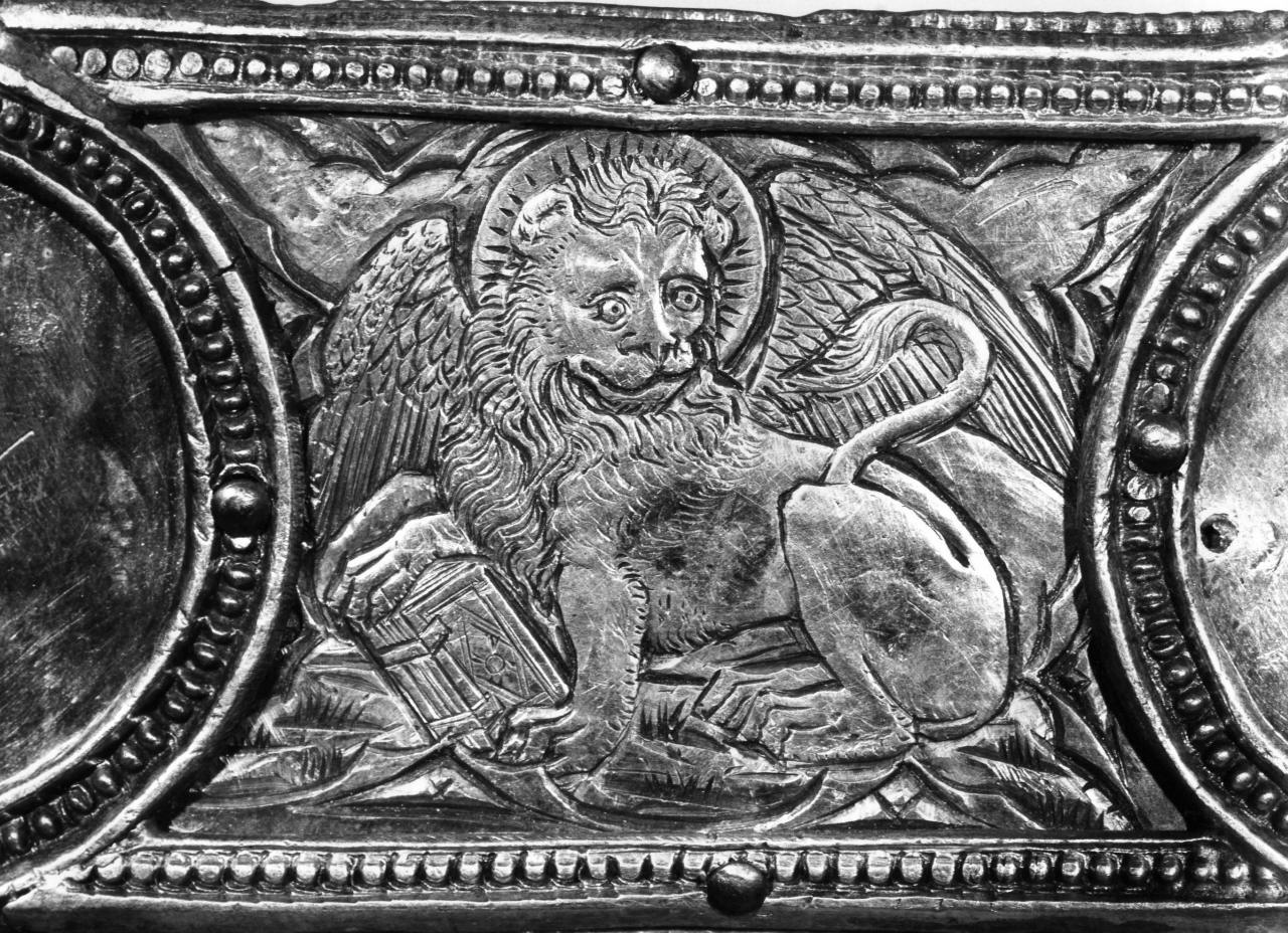 simbolo di San Marco: leone (decorazione a incisione) - manifattura pistoiese (inizio, inizio sec. XIV, sec. XV)