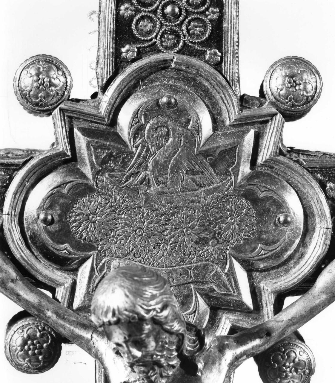 pellicano che imbocca i piccoli nel nido (placchetta di croce processionale) di Ghiberti Lorenzo (maniera) (sec. XV)