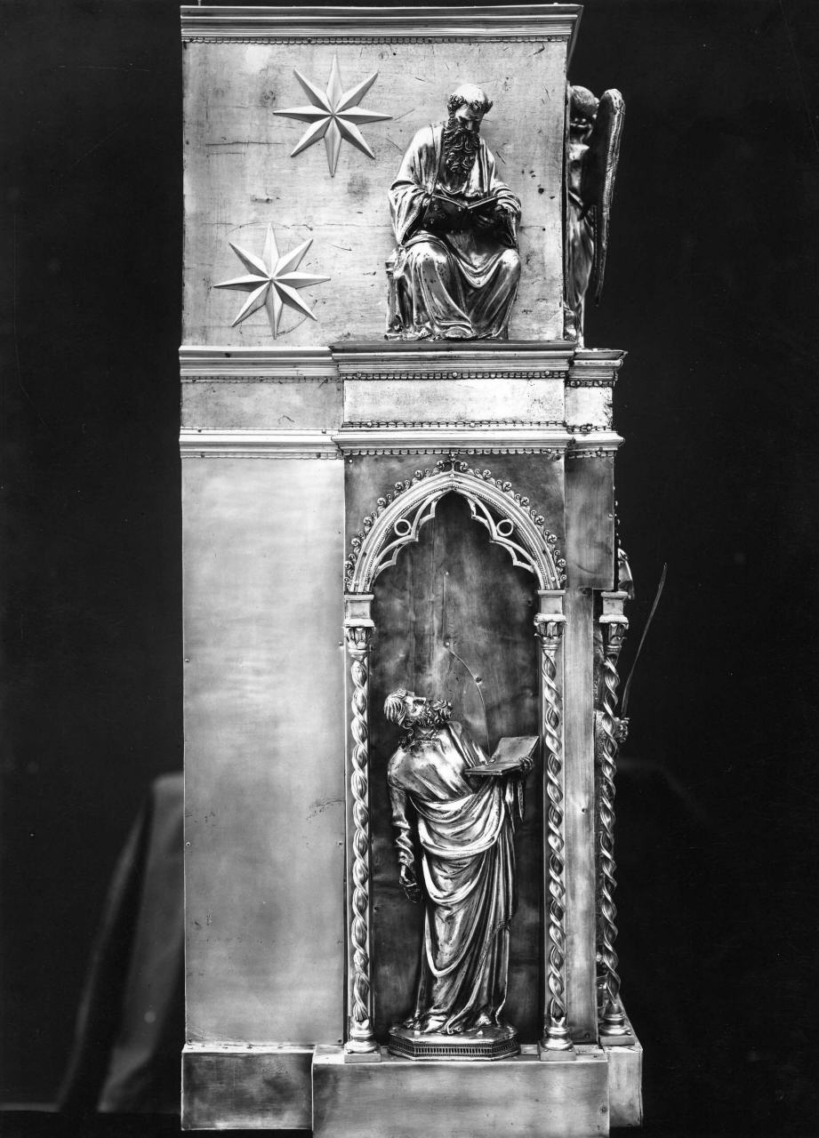 Sant'Agostino (rilievo, elemento d'insieme) di Brunelleschi Filippo (attribuito) (sec. XV)