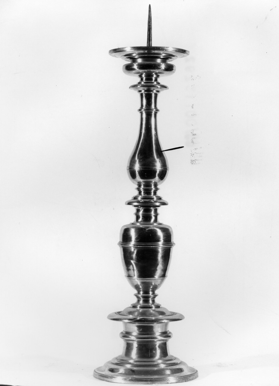 candeliere d'altare, serie - bottega toscana (sec. XVI)