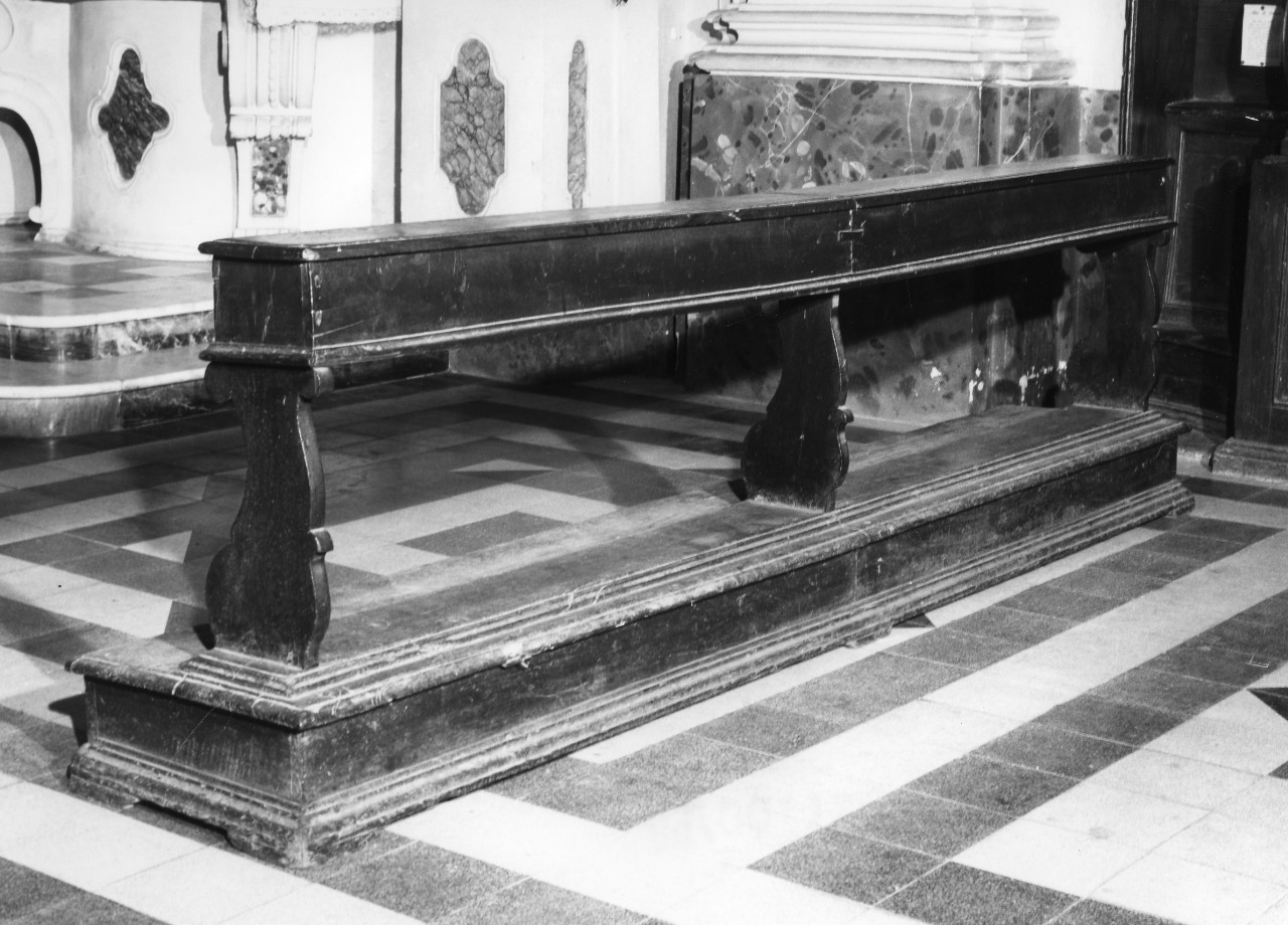 inginocchiatoio - a montanti sagomati, serie - bottega toscana (prima metà sec. XVIII)
