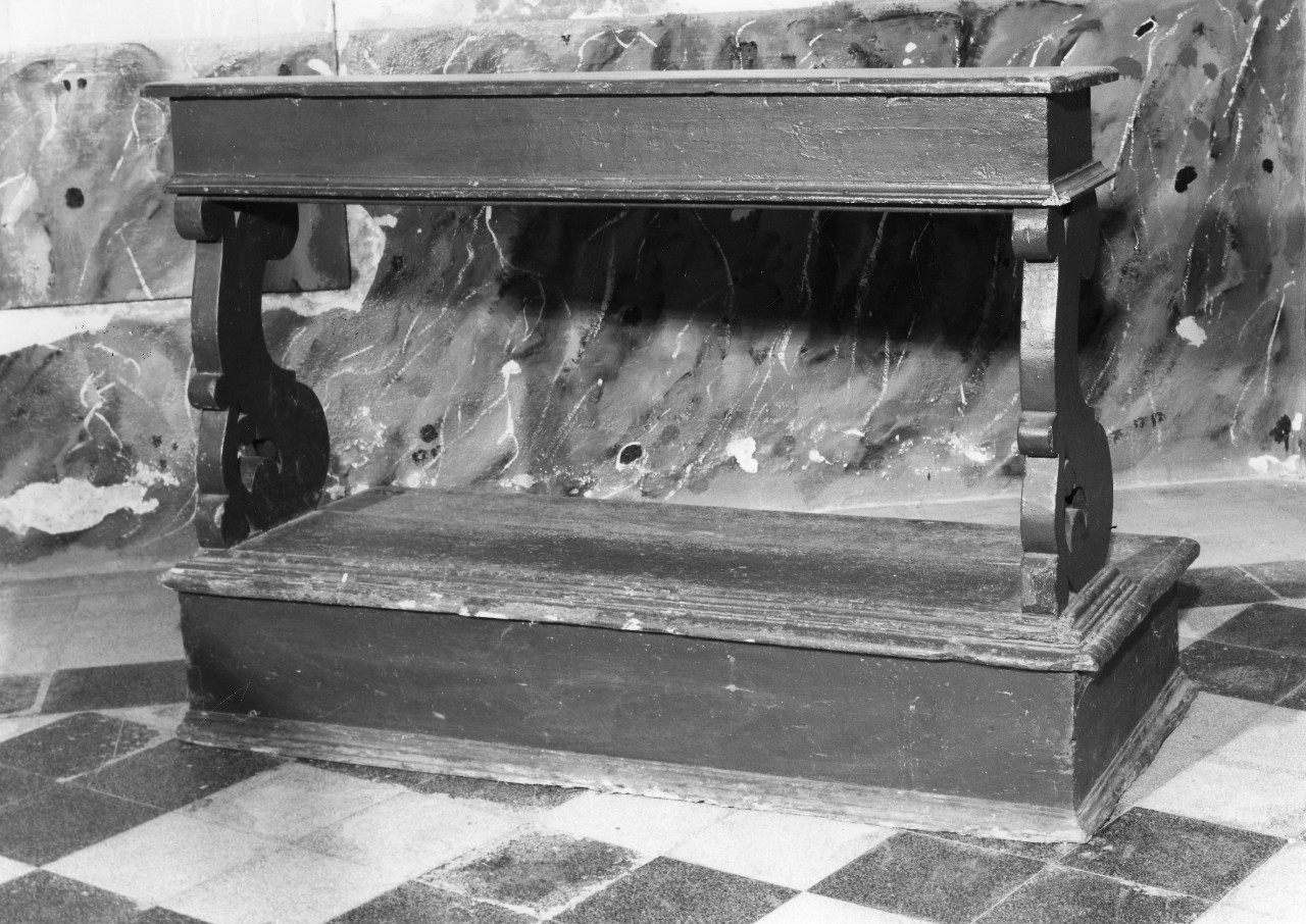 inginocchiatoio - a montanti sagomati - bottega toscana (fine/inizio secc. XVIII/ XIX)