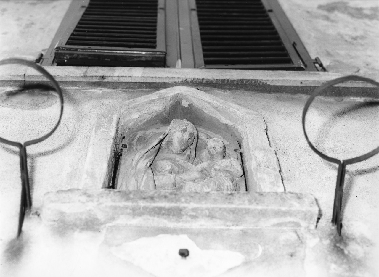 Madonna con Bambino (rilievo) - bottega toscana (prima metà sec. XIX)