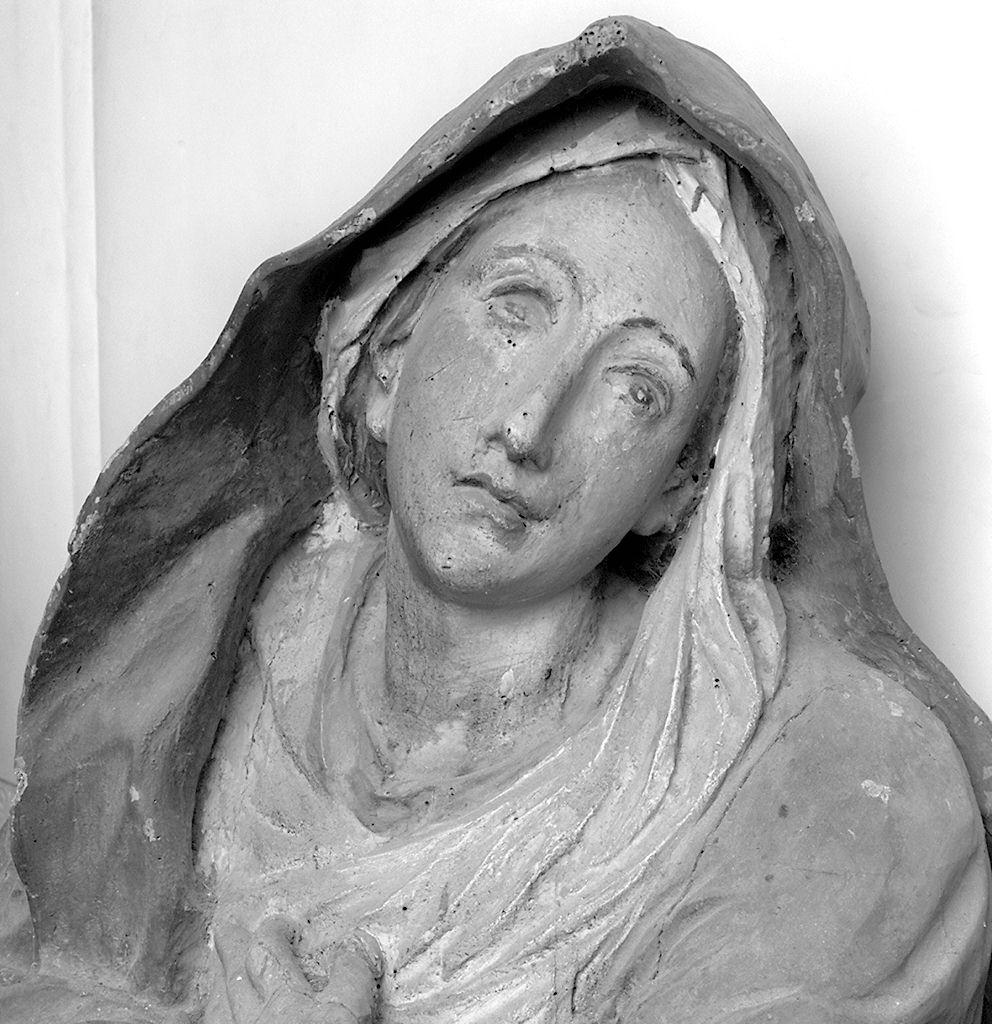 Madonna, San Giovanni Evangelista e San Francesco d'Assisi (statua, serie) - ambito fiorentino (primo quarto sec. XVIII) <br>Condizioni d'uso: <a class='link-esterno' href='https://docs.italia.it/italia/icdp/icdp-pnd-circolazione-riuso-docs/it/v1.0-giugno-2022/testo-etichetta-BCS.html' target='_bcs'>Beni Culturali Standard (BCS)</a>