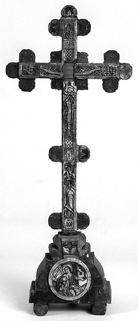 crocifissione di Cristo con la Madonna, San Giovanni Evangelista, Stephaton e Longino (croce d'altare) - bottega toscana (sec. XIX)