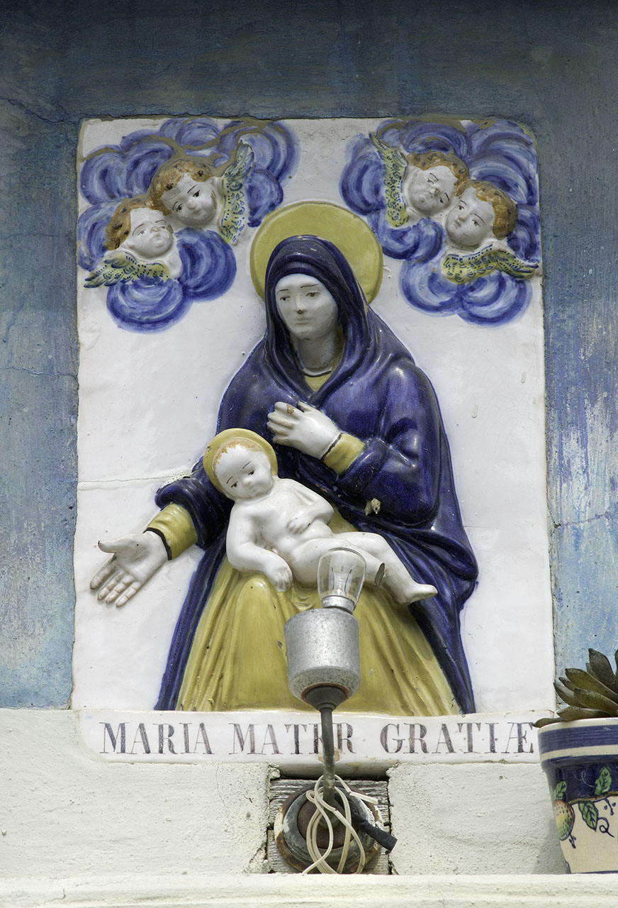 Madonna delle Grazie, Madonna con Bambino e angeli (rilievo) - manifattura di Doccia (secc. XIX/ XX)