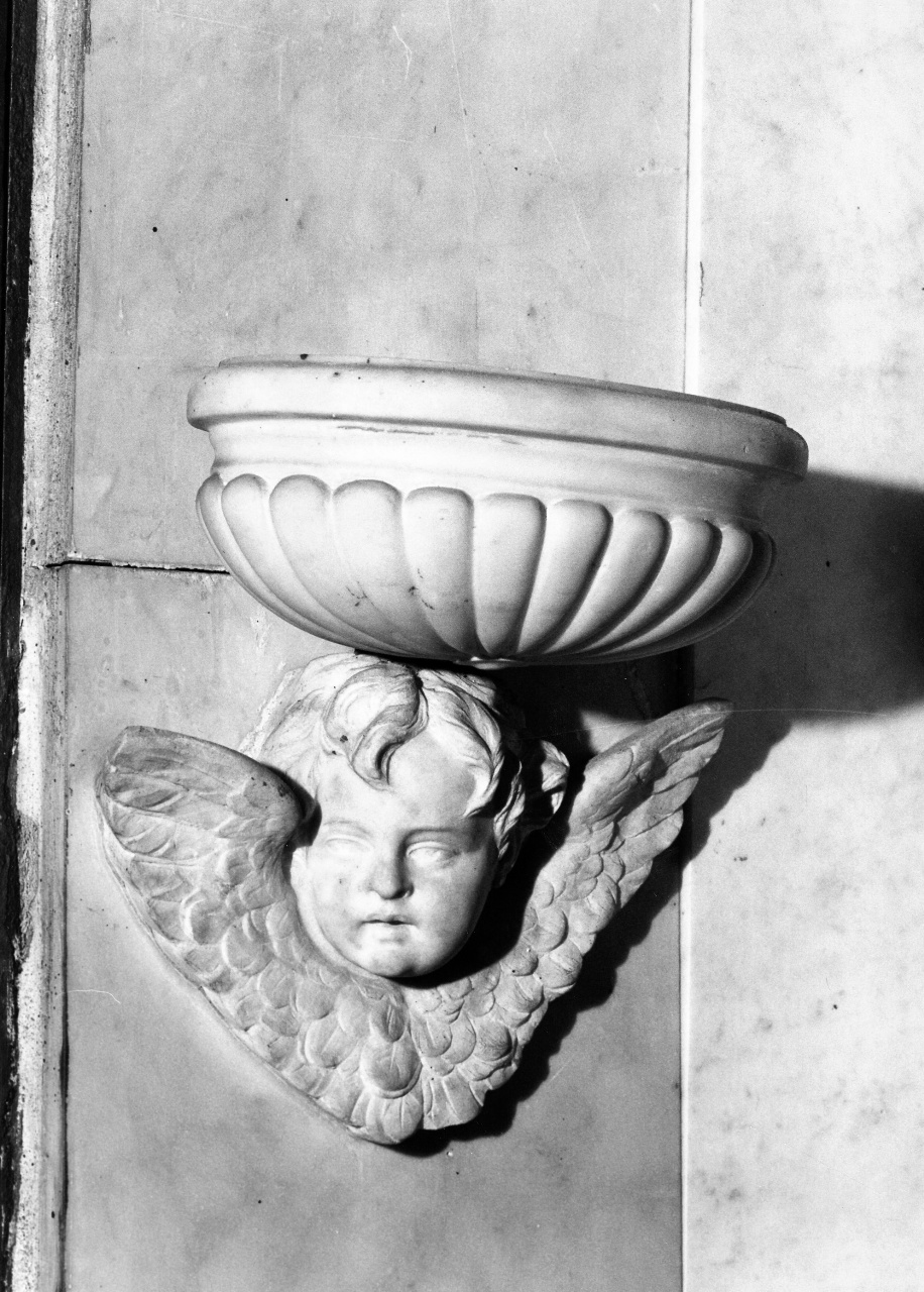 acquasantiera da parete di Sollazzini e figli produzione marmisti (sec. XX)