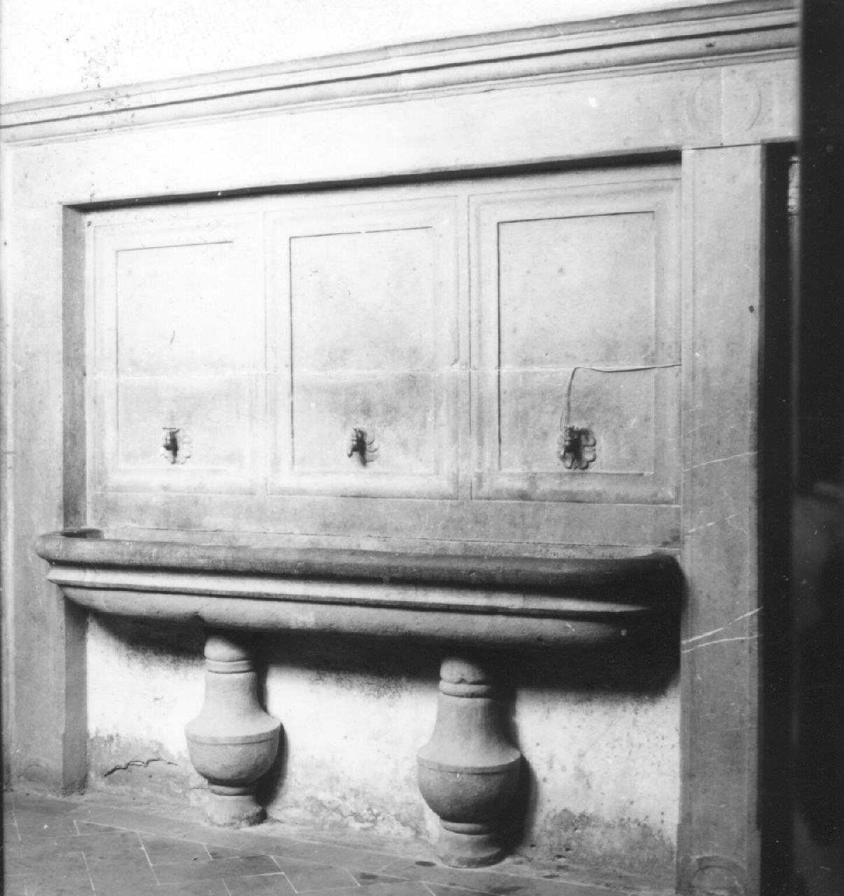 lavabo - ambito toscano (fine/inizio secc. XV/ XVI)