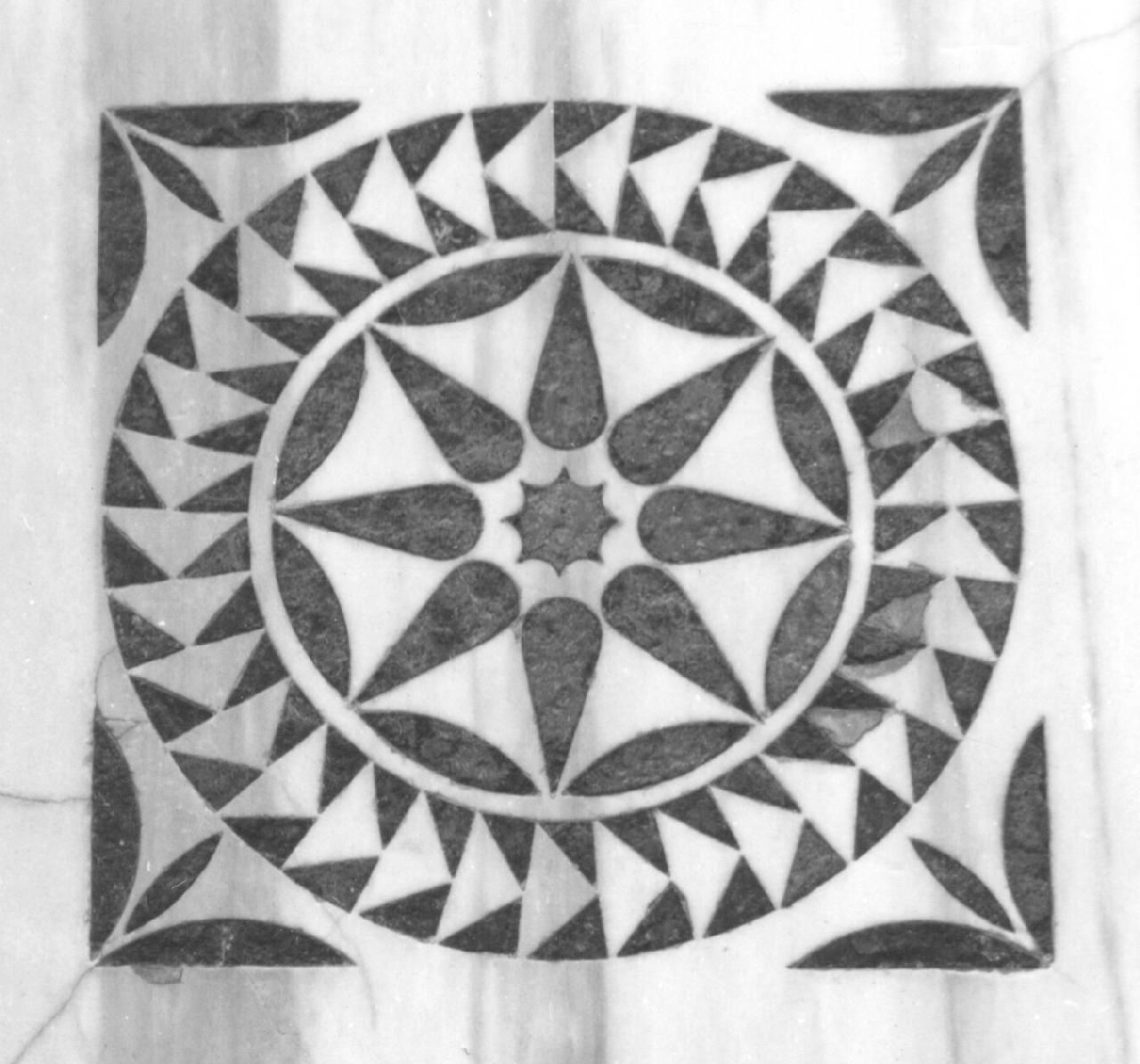 decorazione a intarsio, serie - bottega toscana (seconda metà sec. XII)