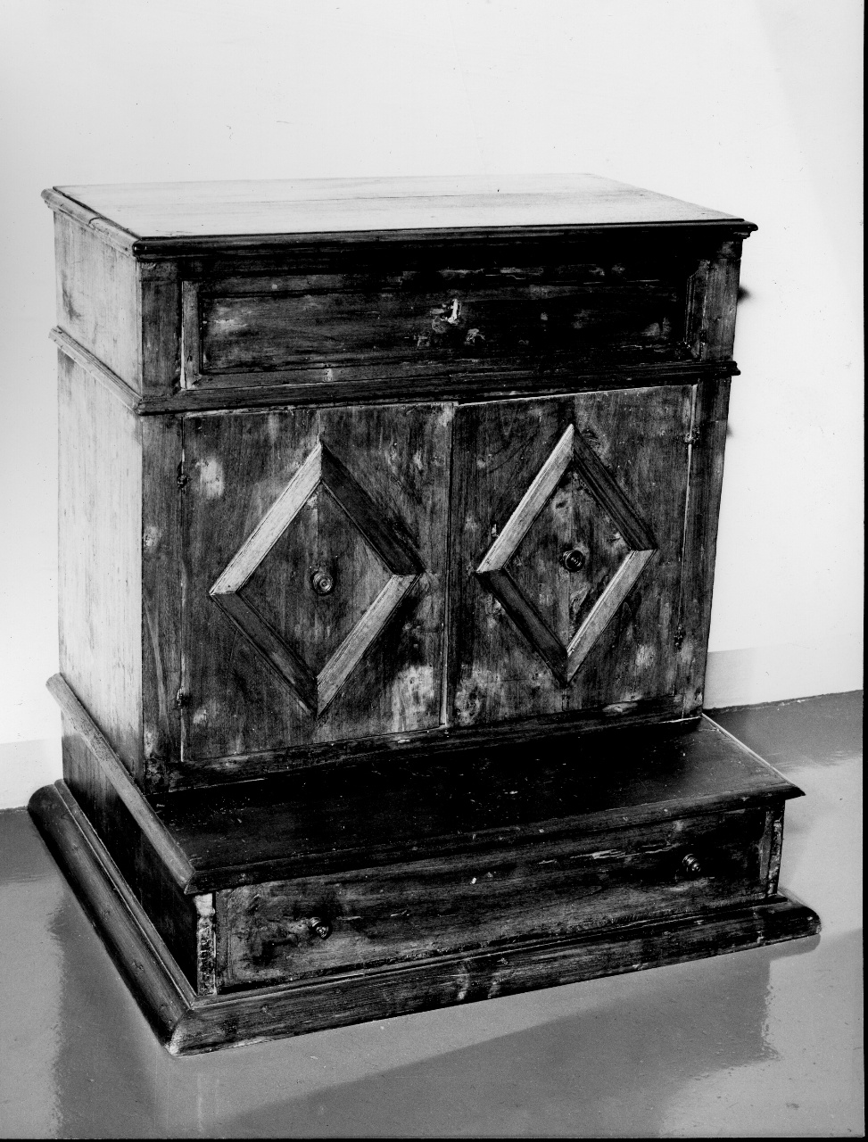 inginocchiatoio - a stipetto - bottega toscana (sec. XVIII)