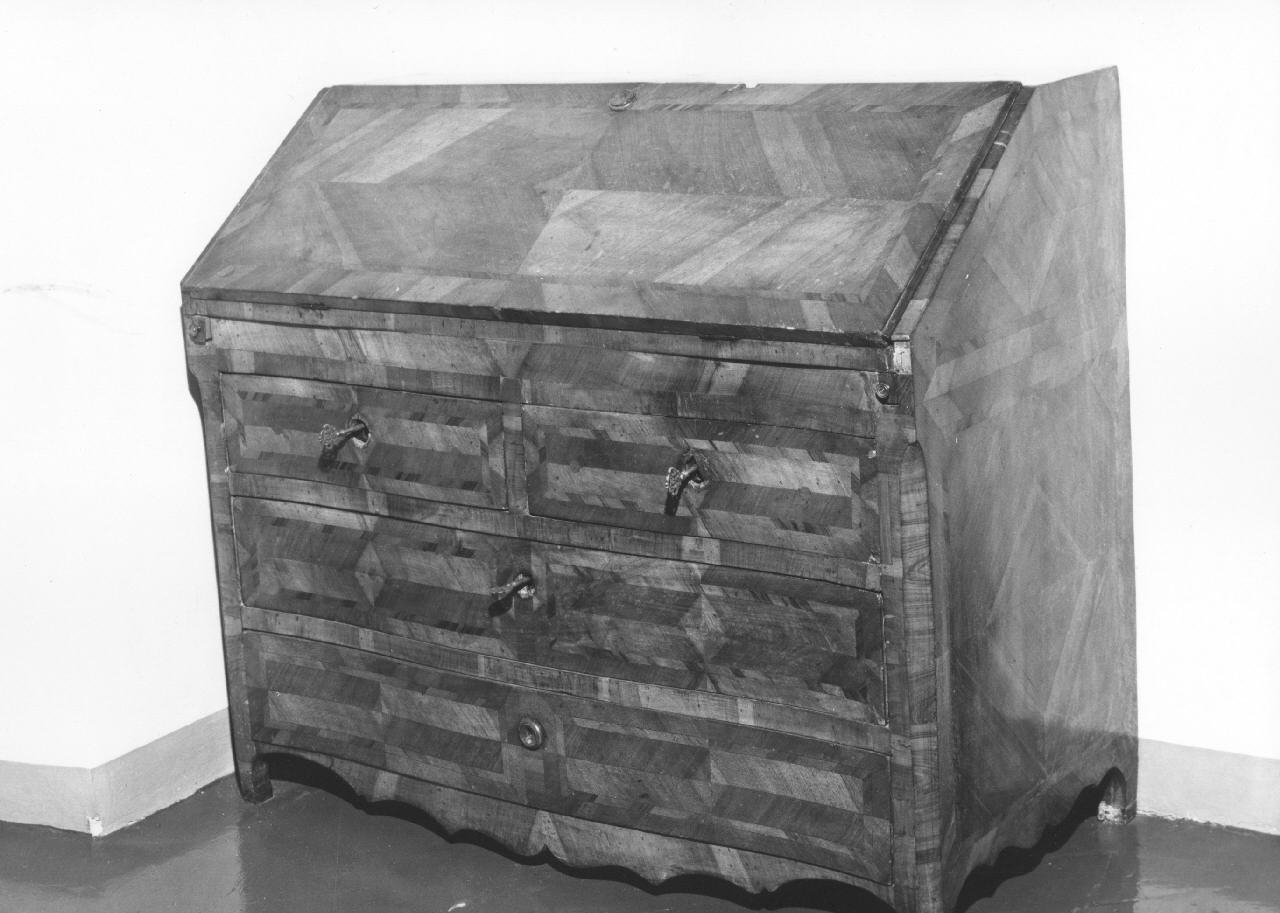 cassettone - bottega toscana (metà sec. XVIII)